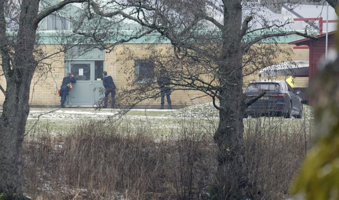 Despliegue policial tras un tiroteo en un centro educativo para adultos de Orebro, Suecia
