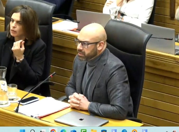 El concejal de Urbanismo en el Ayuntamiento de Gijón, Jesús Martínez Salvador, interviene en el Pleno Municipal gijonés.