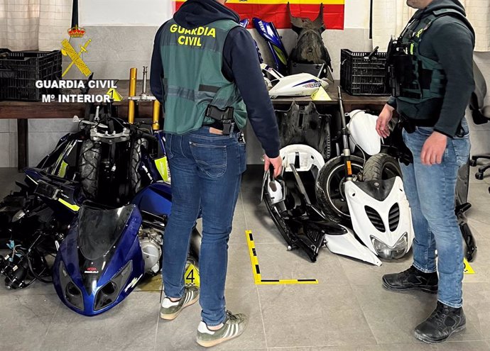 Detinguts tres menors per robar ciclomotors en aparcaments de Borriana