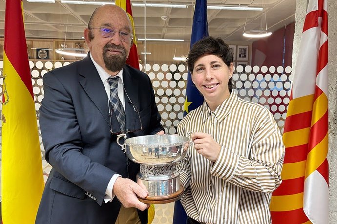 El presidente de la RFET, Miguel Díaz, y la nueva seleccionador nacional de tenis, Carla Suárez.