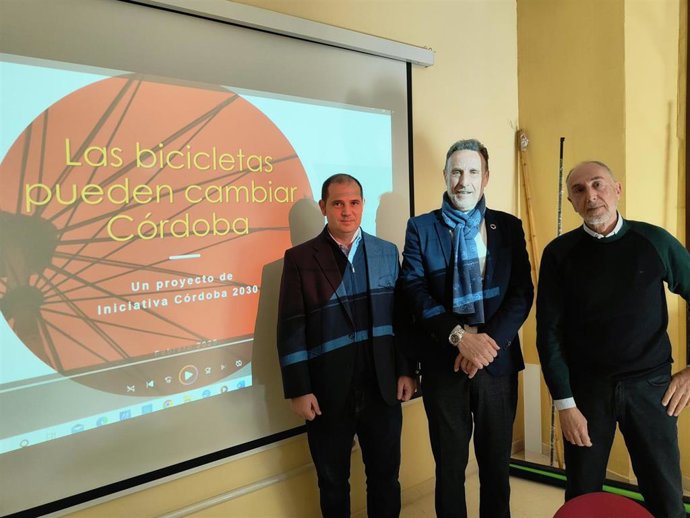 La Asociación Iniciativa Córdoba 2030 presenta su plan para hacer a la capital y la provincia referentes en movilidad sostenible.