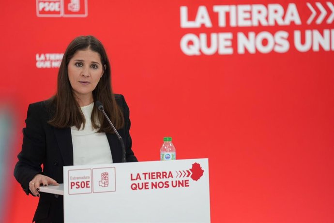 La portavoz del PSOE de Extremadura, Isabel Gil Rosiña.