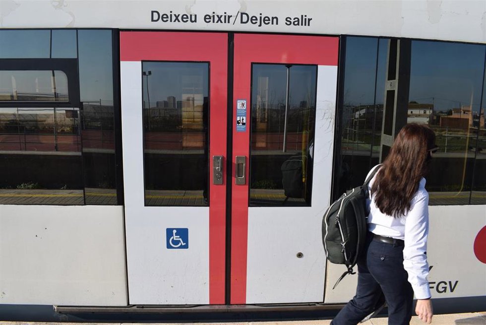 Archivo - Tren de Metrovalencia.