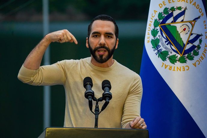 Archivo - Arquivo - 19 de outubro de 2023, San Luis de la Reina, San Miguel, El Salvador: O presidente de El Salvador, Nayib Bukele, gesticula durante a inauguração da Usina Hidrelétrica 3 de Fevereiro em San Luis de la Reina.