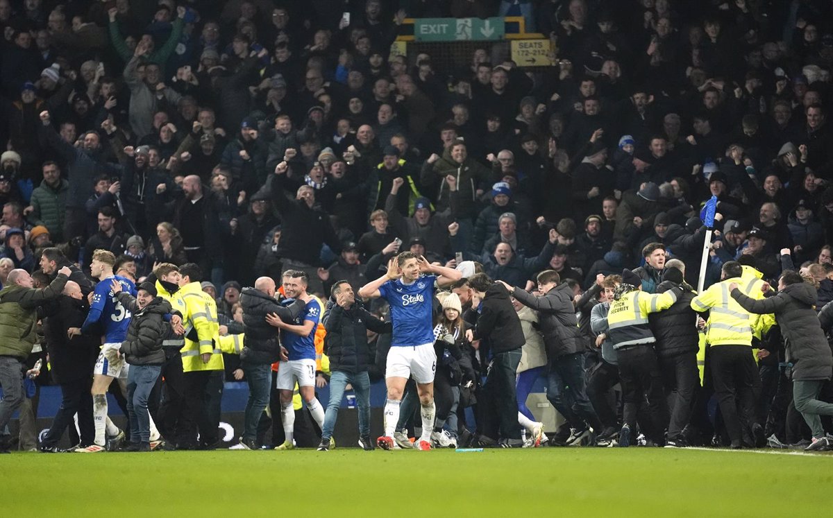 Tarkowski Eclipsa Salah in the last Good Derbi of Goodison Park