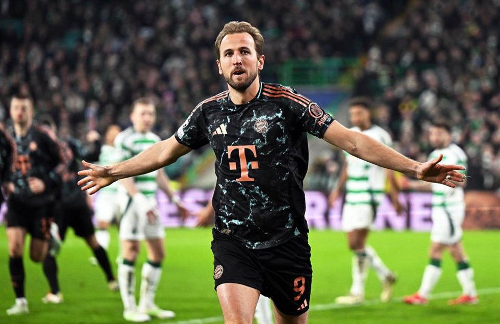 12 February 2025, United Kingdom, Glasgow: Munich's Harry Kane celebrates scoring his side's second goal during the UEFA Champions League intermediate round first leg soccer match between Celtic Glasgow and Bayern Munich at Celtic Park. Photo: Sven Hopp