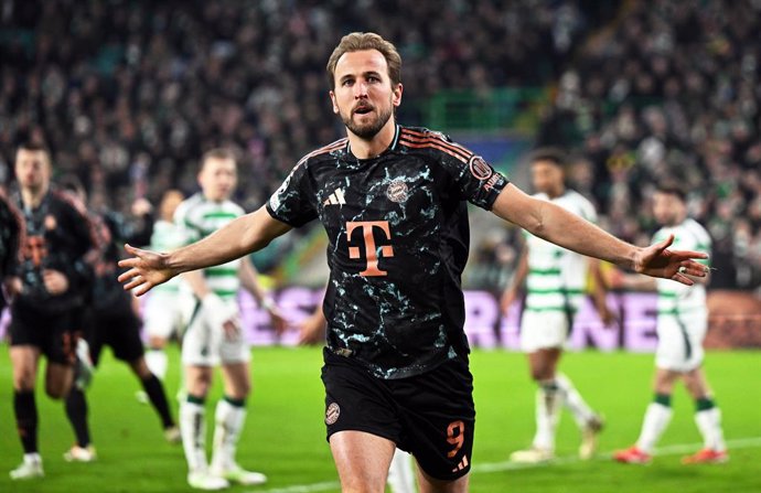 12 February 2025, United Kingdom, Glasgow: Munich's Harry Kane celebrates scoring his side's second goal during the UEFA Champions League intermediate round first leg soccer match between Celtic Glasgow and Bayern Munich at Celtic Park. Photo: Sven Hoppe/