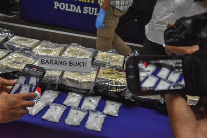 Archivo - May 15, 2024, Palu, Central Sulawesi, Indonesia: The Regional Police of Central Sulawesi, Indonesia foiled the distribution of 15.5 kilo grams (kg) of crystal methamphetamine (Sabu) in the Palu area which was wrapped in frozen durian containers.