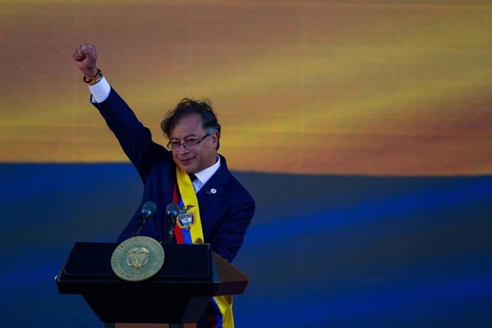 Archivo - 07 de agosto de 2022, Colmbia, Bogotá: O presidente da Colmbia, Gustavo Petro, faz um discurso durante sua cerimnia de posse. Petro se torna o primeiro presidente de esquerda na história da Colmbia. Foto: Chepa Beltran/LongVisual via ZUMA 