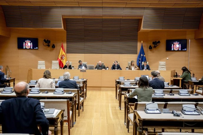 O chefe dos Mossos d'Esquadra na época dos eventos, Josep Lluís Trapero (2i), comparece perante a Comisso de Inquérito sobre o direito de saber a verdade e as implicaes dos ataques em Barcelona e Cambrils em 17 de agosto de 2009.