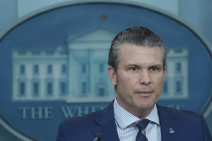 El secretario de Defensa de Estados Unidos, Pete Hegseth, durante una comparecencia ante la prensa tras la colisión entre un avión y un helicóptero militar en Washington (archivo)