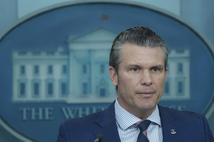 O secretário de Defesa dos EUA, Pete Hegseth, durante uma coletiva de imprensa após a colisão entre um avião militar e um helicóptero em Washington (arquivo).