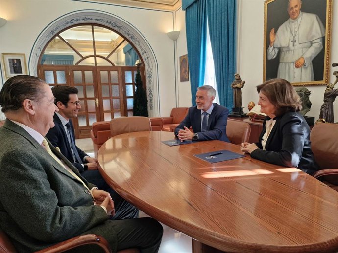 De izquierda a derecha, Pedro de los Santos Jiménez, Roberto Liñán, Severiano Arias y María Dolores García