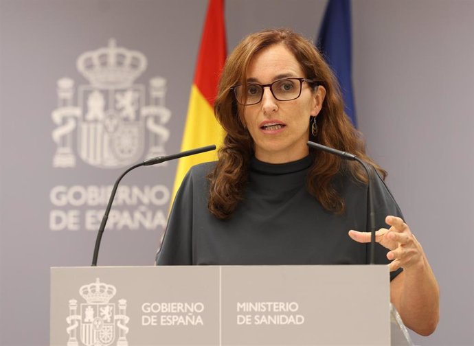 Archivo - La ministra de Sanidad, Mónica García, presenta ante los medios de comunicación el Plan para la Prevención del Suicidio, en la sede del Ministerio, a 9 de septiembre de 2024, en Madrid (España). El plan, con financiación independiente, abordará 