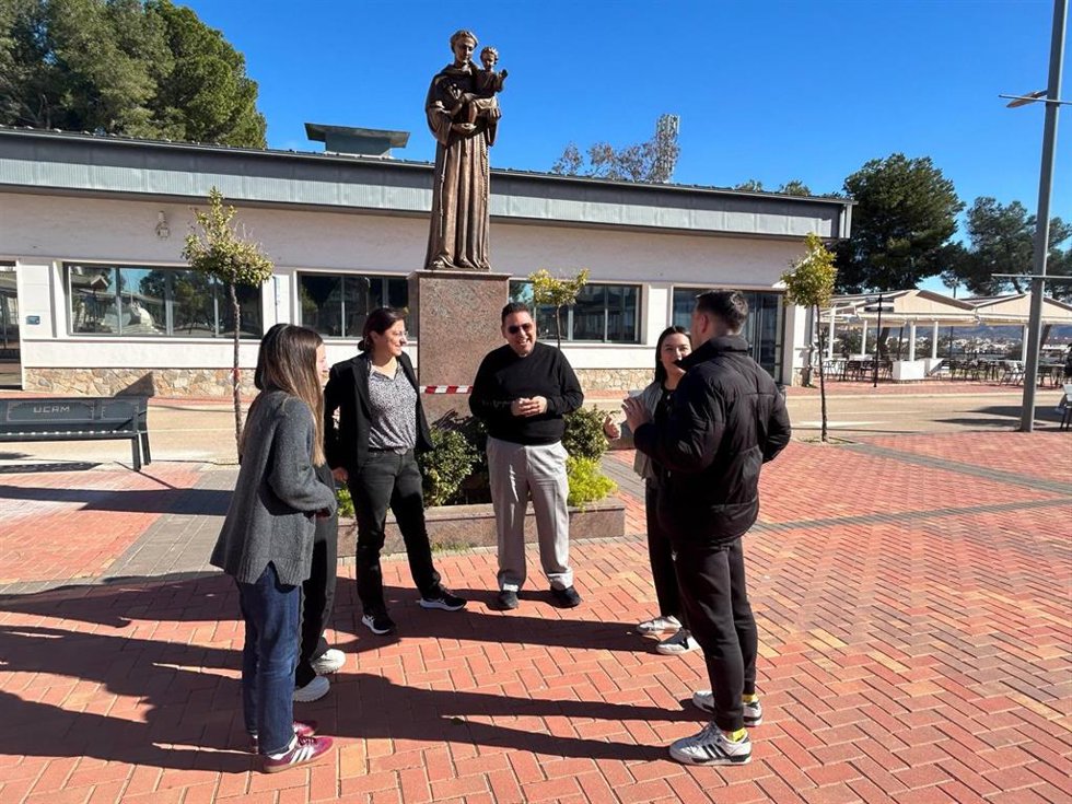 Parte de los alumnos participantes en el voluntariado.