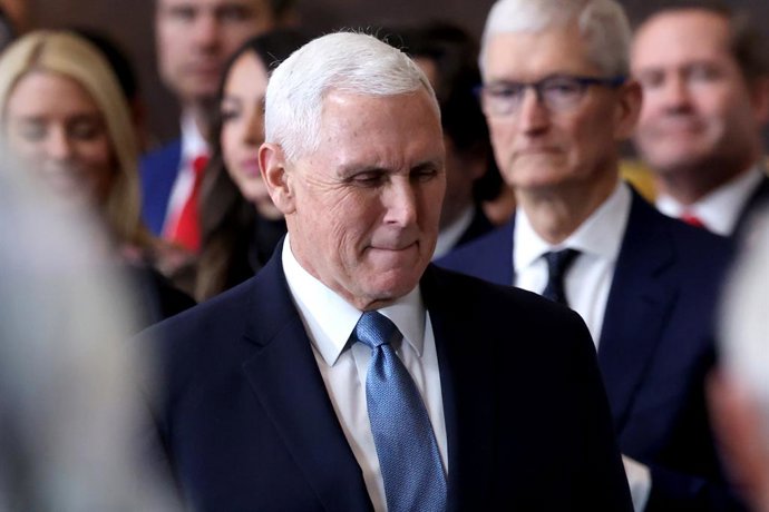 20 de janeiro de 2025, Washington, Distrito de Columbia, EUA: Mike Pence participa da posse presidencial de Donald Trump na Rotunda do Capitólio dos EUA em Washington, EUA, em 20 de janeiro de 2025. REUTERS/Kevin Lamarque/Pool