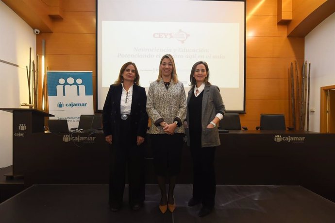 La profesora en Neurociencia Elena Gallardo-Morillo en la conferencia