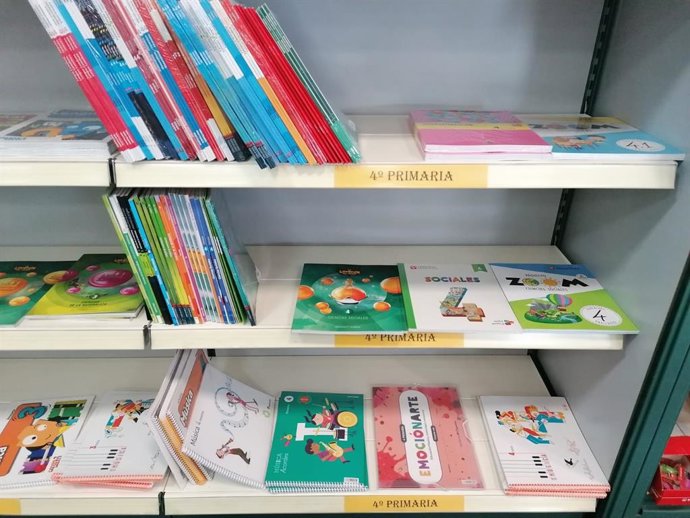 Archivo - Libros de texto de Educación Primaria (archivo)