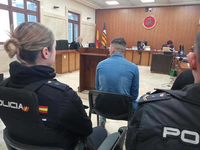 El acusado, durante el juicio.