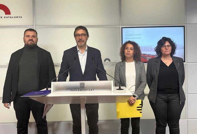 El diputado de los Comuns Andrés García Berrio; el de Junts, Josep Rius; la de ERC, Laia Cañigueral, y la de la CUP Maria Pilar Castillejo