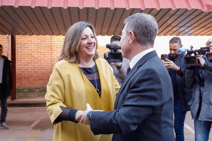 El presidente de C-LM, Emiliano García-Page, y la consejera de Economía, Empresas y Empleo, Patricia Franco.