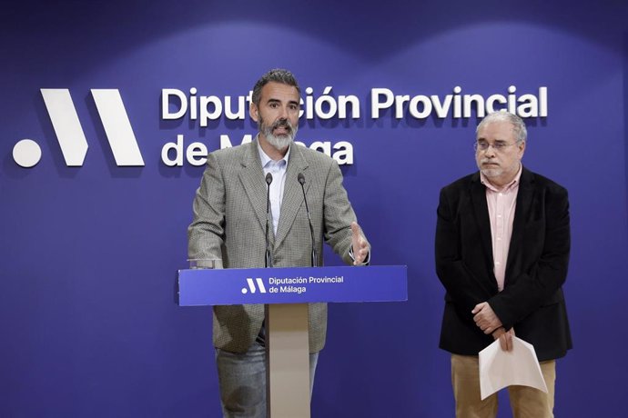 El diputado provincial y presidente del Consorcio, Luis Rodríguez, junto a José Antonio Cabezuelo, director de Residuos y otros Servicios Urbanos de Ingeagua