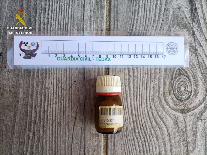 Ácido pírico retirado por la Guardia Civil de un domicilio de Alovera.