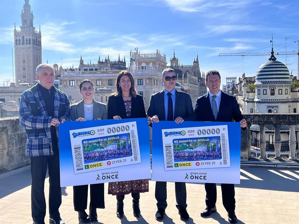 Presentado el cupón dedicado al Maratón de Sevilla en un acto celebrado en el Ayuntamiento.