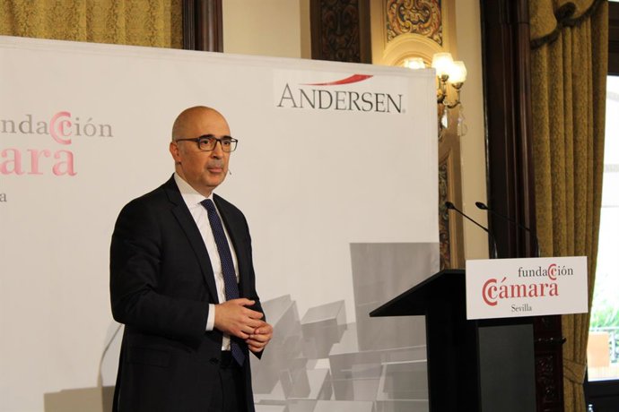 El presidente de Airbus España, Francisco Javier Sánchez Segura, en un foro en Sevilla