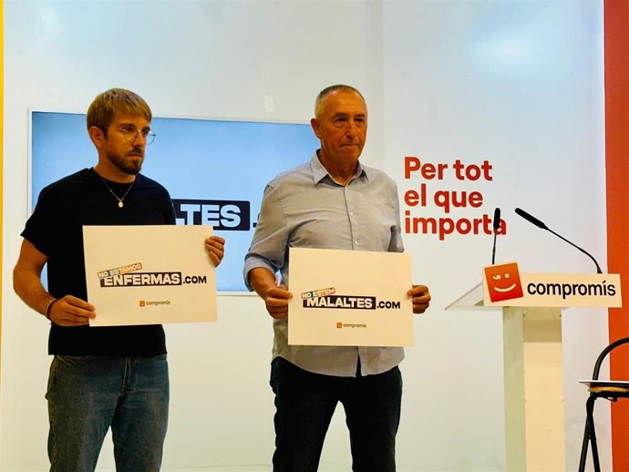 Archivo - El síndic de Compromís en Les Corts Valencianes, Joan Baldoví, y el portavoz de políticas LGTBI, Francesc Roig