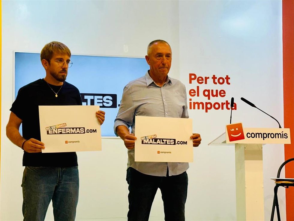 Archivo - El síndic de Compromís en Les Corts Valencianes, Joan Baldoví, y el portavoz de políticas LGTBI, Francesc Roig