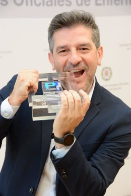 El enfermero del servicio de Cardiología del Hospital Universitario Costa del Sol, Rafael Mesa Rico, ha sido galardonado con el primer premio nacional, en la categoría de ámbito hospitalario