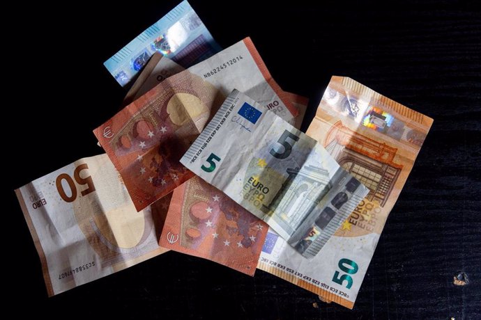 Archivo - Varios billetes, a 9 de enero de 2024, en Madrid (España). 