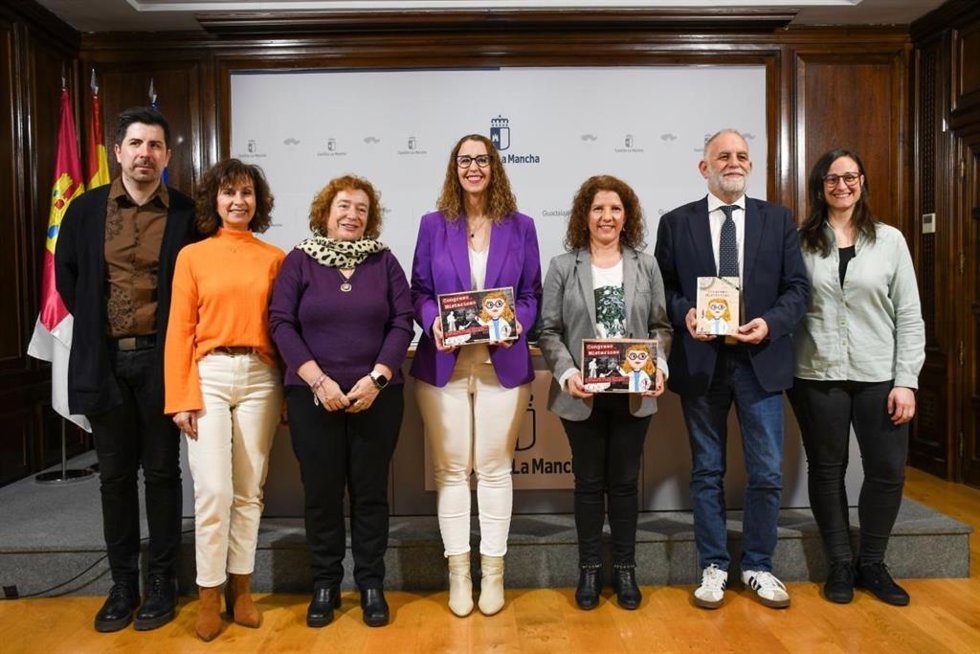 Presentación del juego de mesa 'Mujeres Científicas: Congreso Misterioso'.