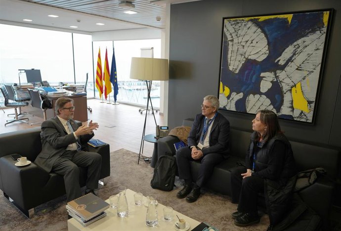 Reunión entre el presidente de la infraestructura, Santiago Castellà, la directora del Icaen, Marta Morera, y el jefe de la división de planificación estratégica del Icaen, Jaume Margarit