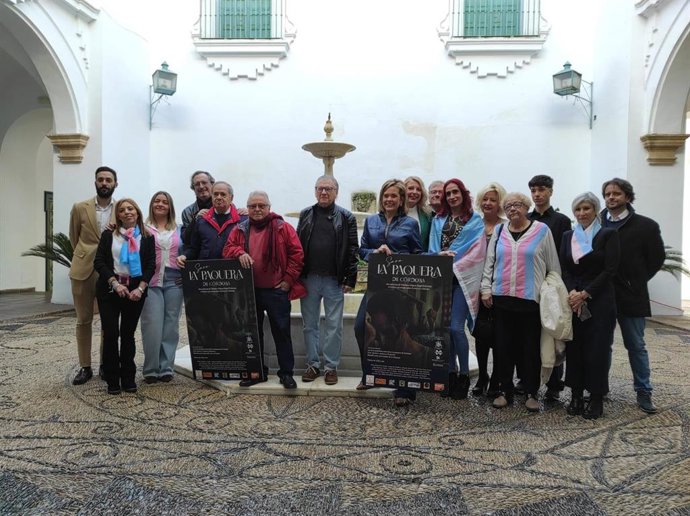 Foto de familiar en la presentación del documental 'Sara, 'La Paquera' de Córdoba'.