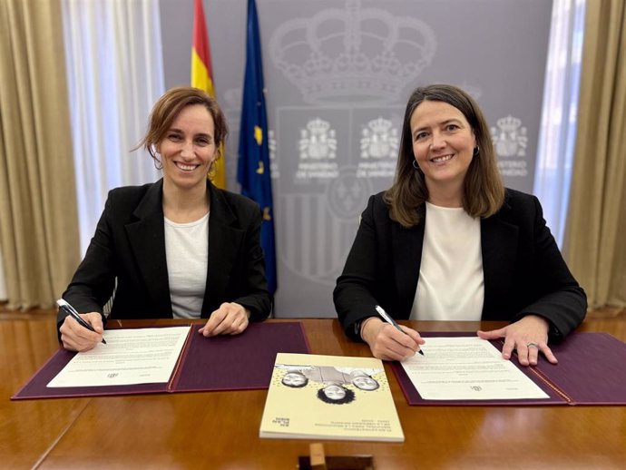 Firma del protocolo para desarrollar el Plan Estratégico para reducir la obesidad infantil entre el Ministerio de Sanidad y la Gasol Foundation.