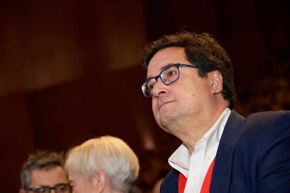 El secretario general del PSOE-M, Óscar López, durante el 15 Congreso Regional del PSOE-M, en la Universidad Carlos III, a 1 de febrero de 2025, en Leganés, Madrid (España).