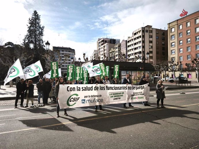 CSIF se concentra en Logroño en defensa de Muface y por la mejora de las condiciones laborales de los empleados públicos