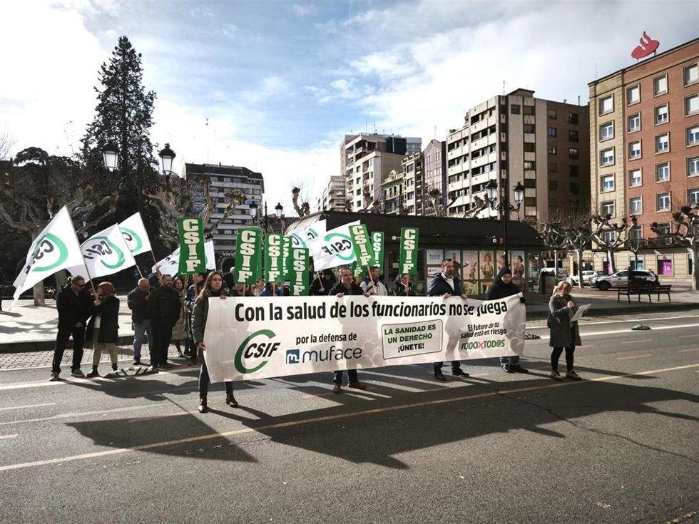 CSIF se concentra en Logroño en defensa de Muface y por la mejora de las condiciones laborales de los empleados públicos