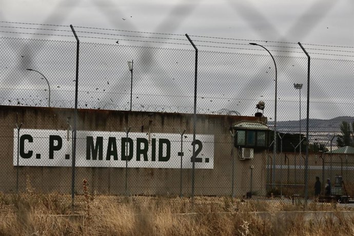 Archivo - Arquivo - Do lado de fora do centro penitenciário de Alcalá-Meco, em 8 de novembro de 2022, em Alcalá de Henares, Madri (Espanha). A Audiência Nacional concedeu a Rosalía Iglesias, esposa do ex-tesoureiro do PP, Luis Bárcenas, sua primeira licen