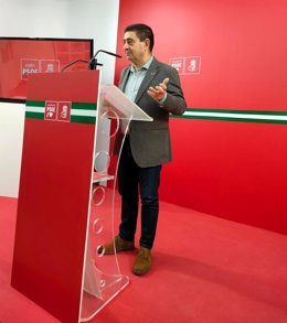 El secretario general del PSOE de Jaén, Francisco Reyes, en la rueda de prensa.