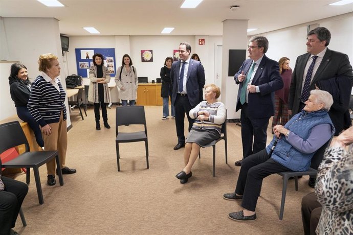 El alcalde de Bilbao, Juan Mari Aburto, visita el servicio Aukeragune