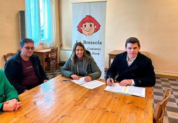 La presidenta de la ACM, Meritxell Budó, y el presidente de La Bressola, Guillem Nivet, renuevan su colaboración para reforzar el desarrollo de la lengua y cultura catalanas en el sur de Francia.