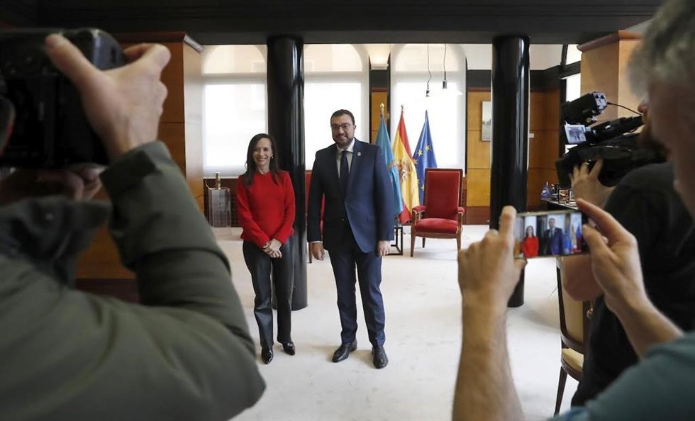 Beatriz Corredor y Adrián Barbón