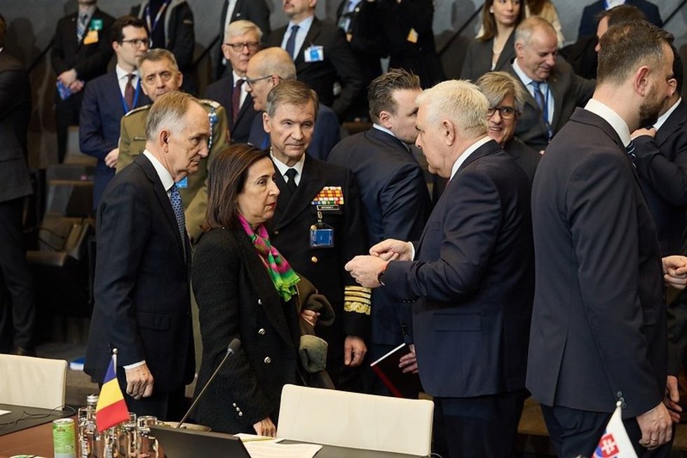 La ministra de Defensa, Margarita Robles, en Bruselas en una reunión de ministros de Denfesa de la OTAN