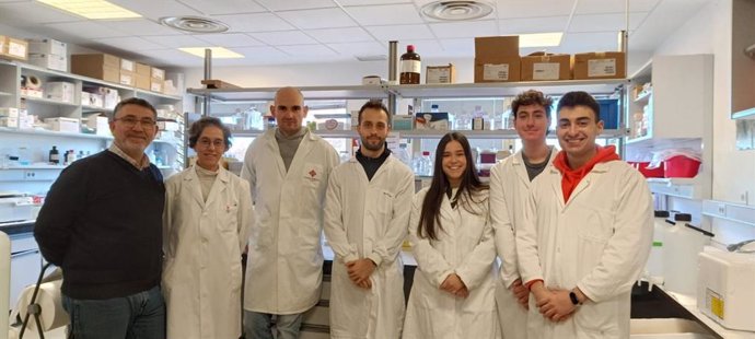 Equipo de investigación que ha demostrado que un nuevo antitumoral potencia el efecto de la radioterapia.