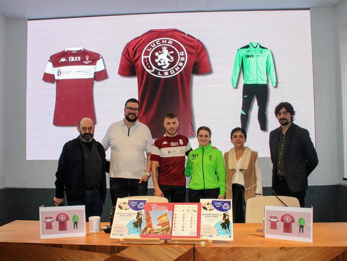 Nuevas equipaciones con el patrocinio del ILC del equipo de lucha de la Federación de Lucha Leonesa.