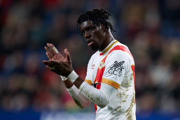 Archivo - El delantero francés Randy Nteka (Rayo Vallecano), ante CA Osasuna. 