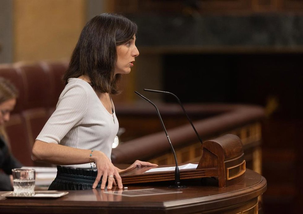 La portavoz de Unidas Podemos en el Congreso, Ione Belarra, interviene durante una sesión plenaria en el Congreso de los Diputados, a 12 de febrero de 2025, en Madrid (España). 